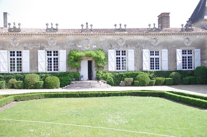 Saint Emilion Day Trip with Sightseeing Tour & Wine Tastings from Bordeaux - Saint-Émilion village, medieval lanes and free time