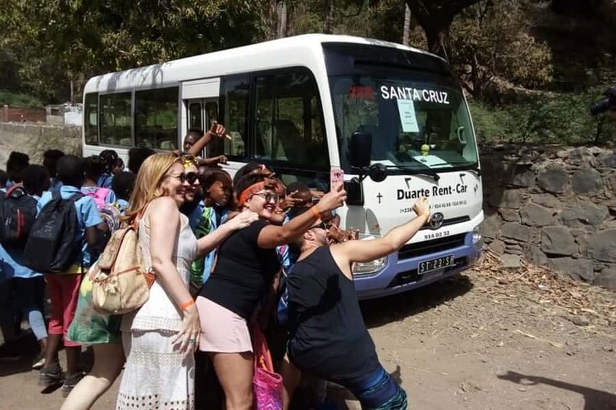 Santiago: Landscapes, Street Art, and Markets Day Trip - Guides, vehicles, and the feel of the day