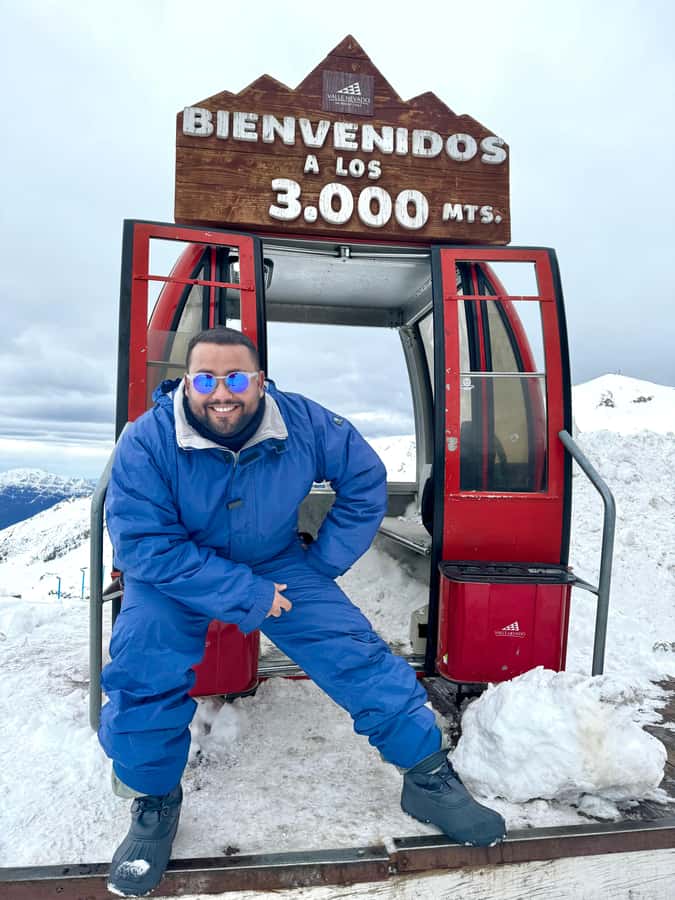 Santiago: Valle Nevado Ski Day Trip with Hotel Transfers - The rental stop, breakfast, and mountain preparation