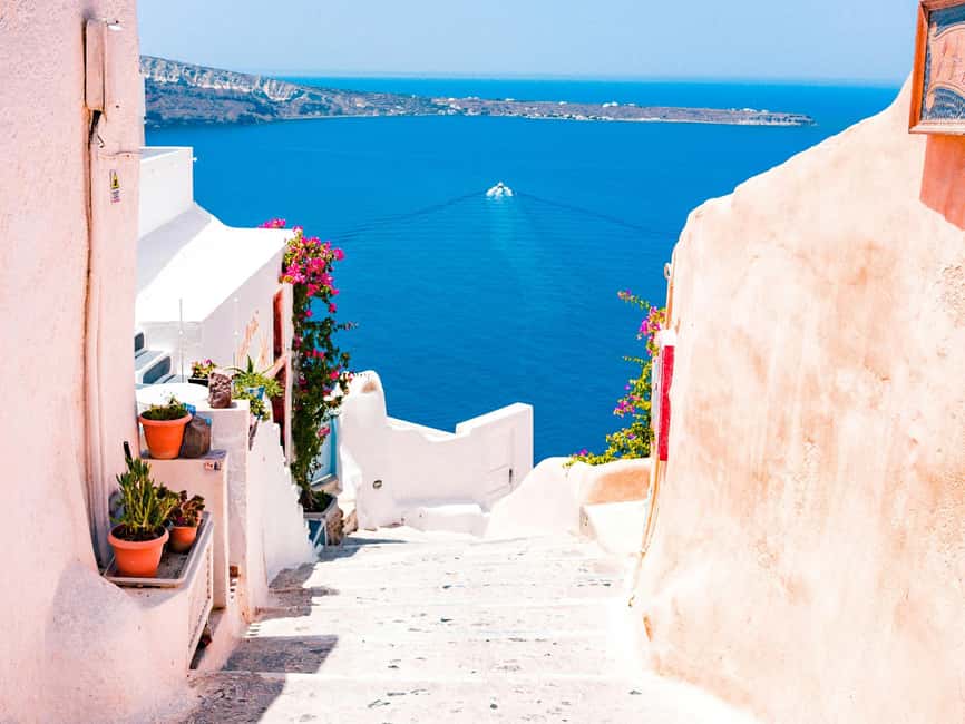 Santorini Guided Day Trip From Crete with Ferry Tickets - Arriving in Santorini by organized coach