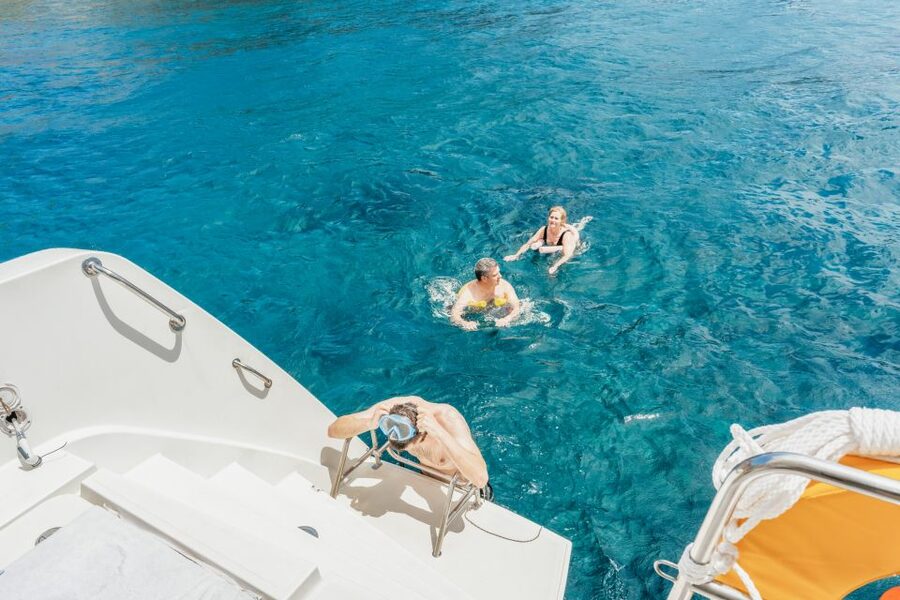 Santorini: Luxury Catamaran Day Trip with Meal and Open Bar - Morning sailing or sunset below Oia?
