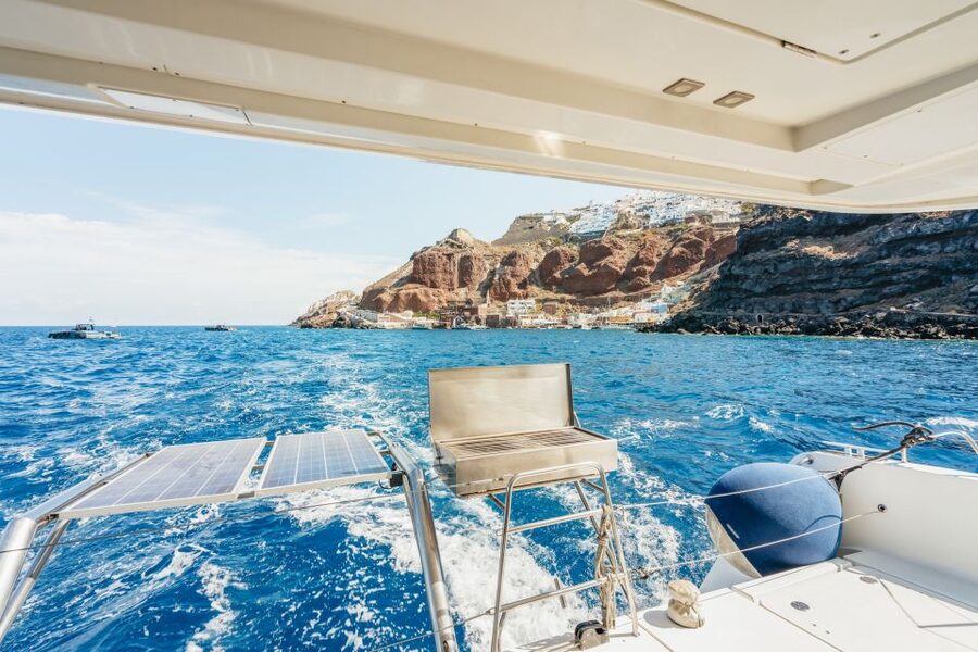Santorini: Luxury Catamaran Day Trip with Meal and Open Bar - Who should book this catamaran cruise?