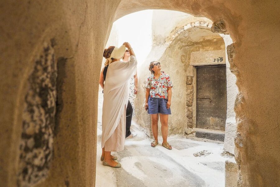 Santorini: Top Sights Day Trip, Wine Tasting, & Oia Sunset - What the $61 price really buys