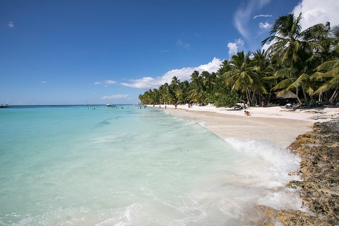 Saona Island Day Trip From Punta Cana with Lunch and Open Bar - The catamaran return and party atmosphere