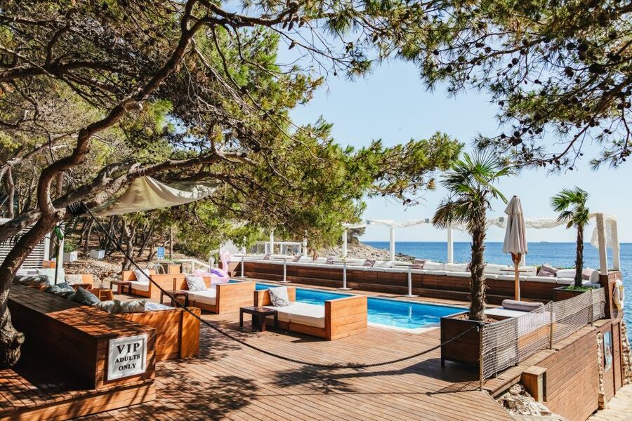 Split: Blue Cave, Vis & Hvar Full-Day Trip by Speedboat - Stiniva Cove is best for photos and a quick swim