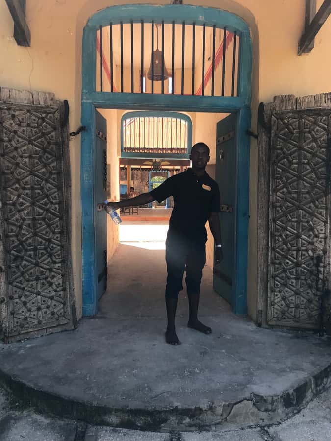 Stone Town: Stone Town and Prison Island Private Day Trip - Meeting the giant tortoises