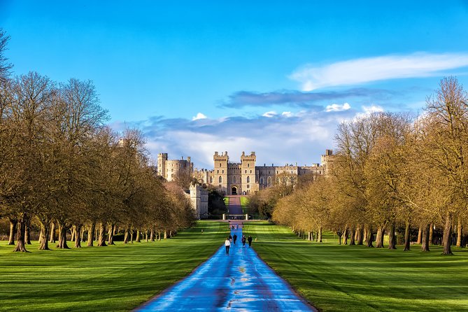 Stonehenge Inner Circle Access Day Trip from London Including Windsor - How the long coach day works