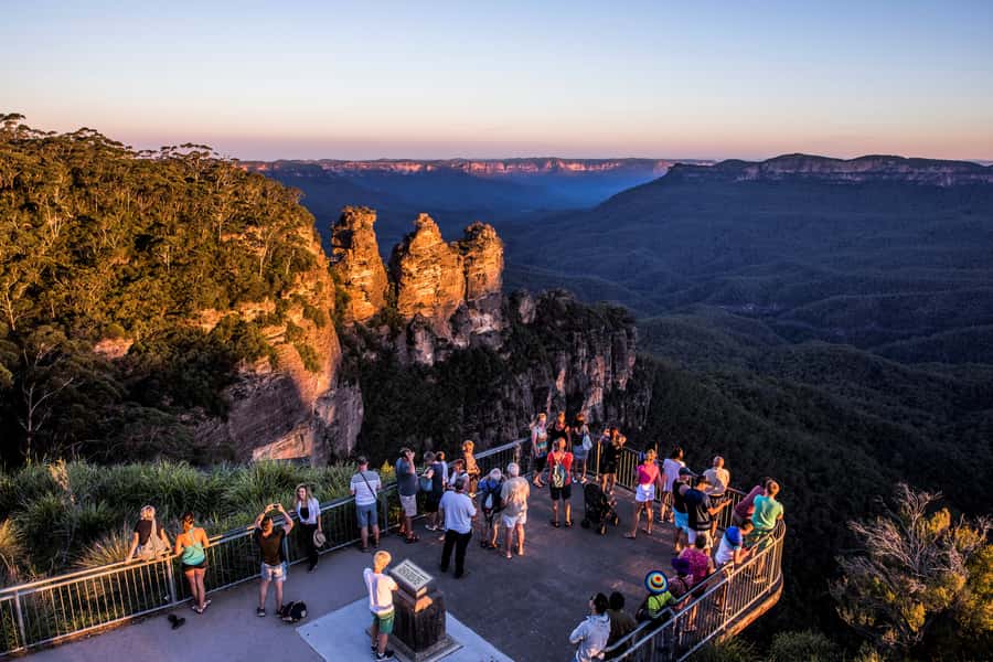 Sydney: Waterfall Bushwalk and Blue Mountain Sunset Day Trip - Finding wildlife in the bush