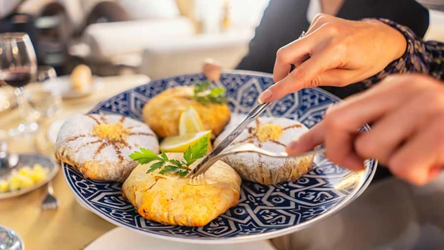 Tarifa: Day trip to Tangier by ferry with lunch and tour guide - Two hours for the souk and main market