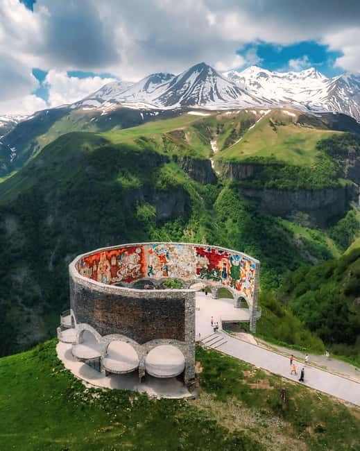 Tbilisi: Day Trip to Kazbegi, Gudauri, Gergeti, and Ananuri - Pasanauri and the proper khinkali stop