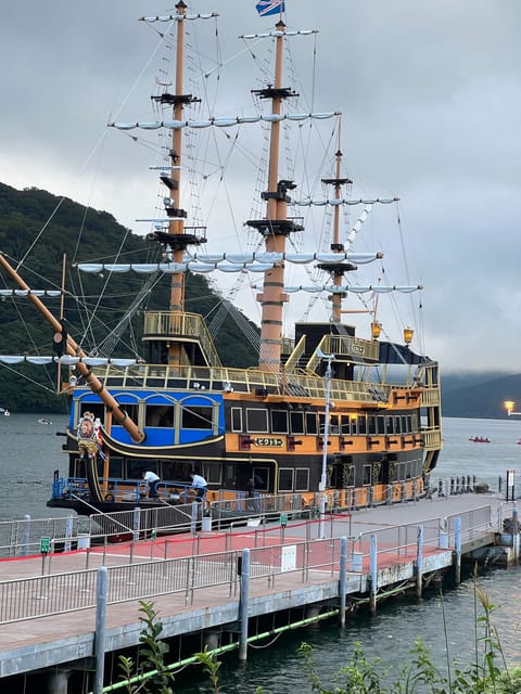 Tokyo: Mount Fuji and Hakone Private Sightseeing Day Tour - Oshino Hakkai ponds and local snacks