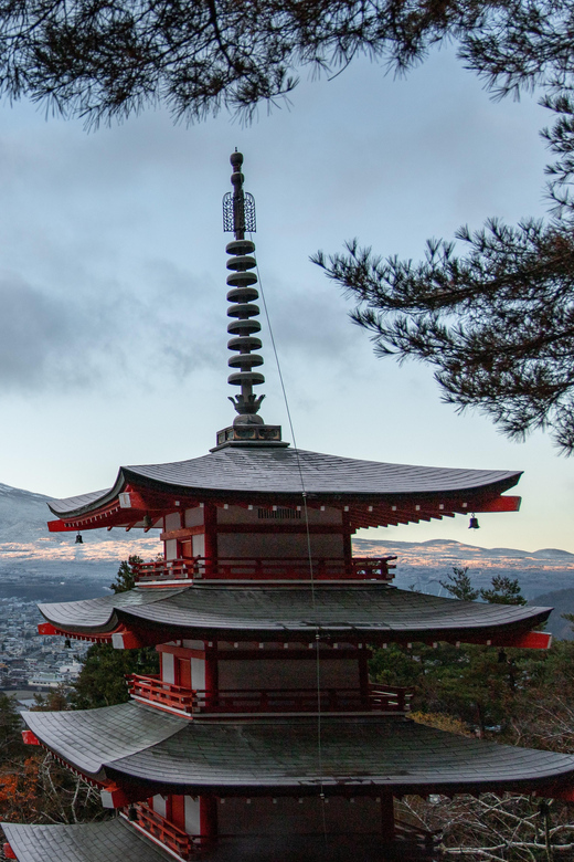 Tokyo: Mount Fuji and Hakone Private Sightseeing Day Tour - Chureito Pagoda and the famous Fuji photograph