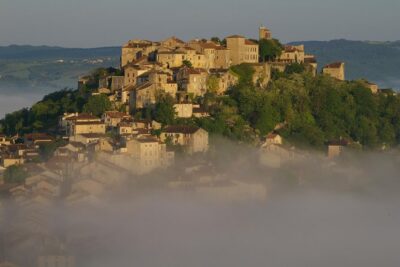 Toulouse: Albi and Cordes/Ciel Day Trip with Audio Guides