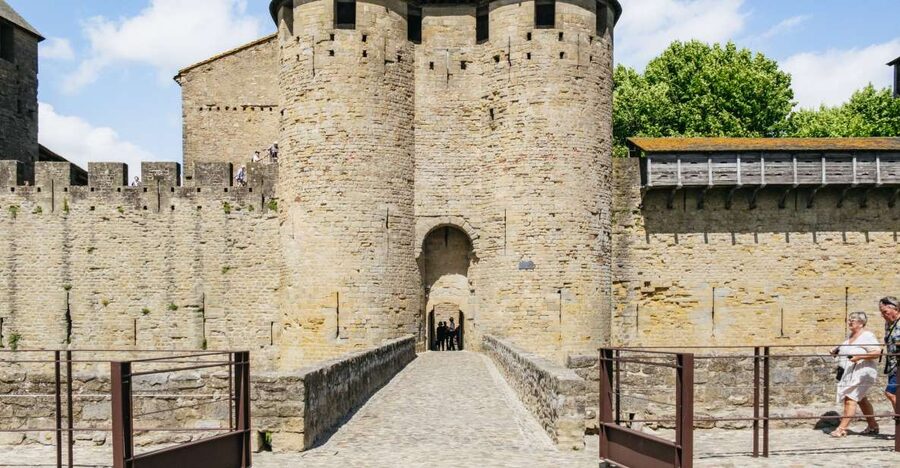 Toulouse: Carcassonne Day Trip by Coach with Audioguide - Entering the Cité and finding your bearings