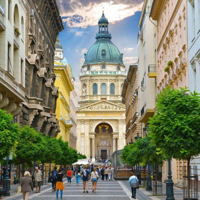 Vienna: Budapest Day Trip - Heroes Square and the symbols of Hungary