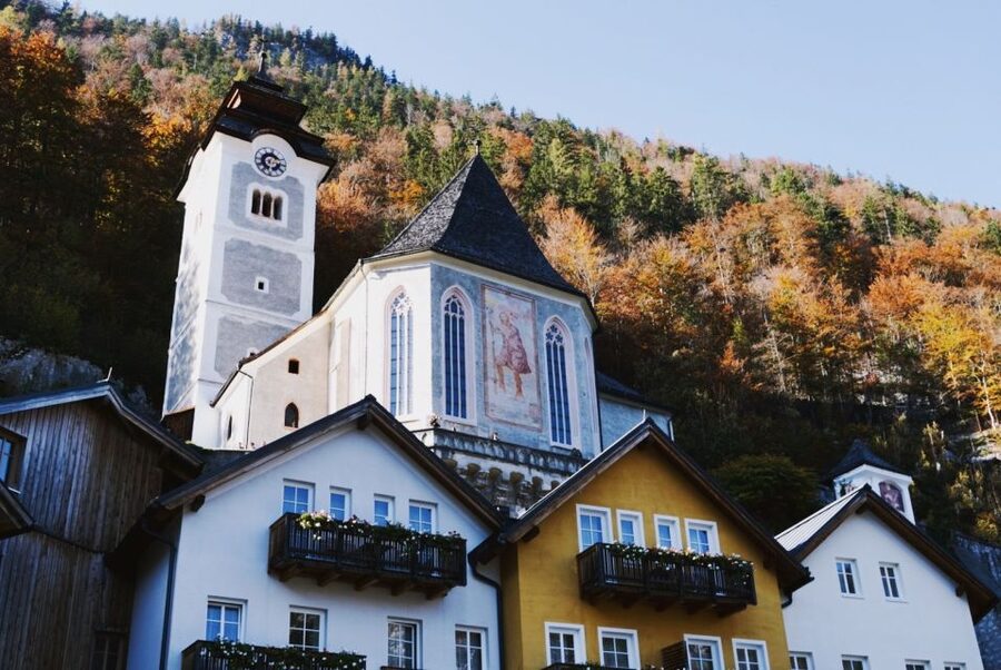 Vienna: Hallstatt & Alpine Peaks Day Trip with Admont Abbey - Guide quality can shape the entire day