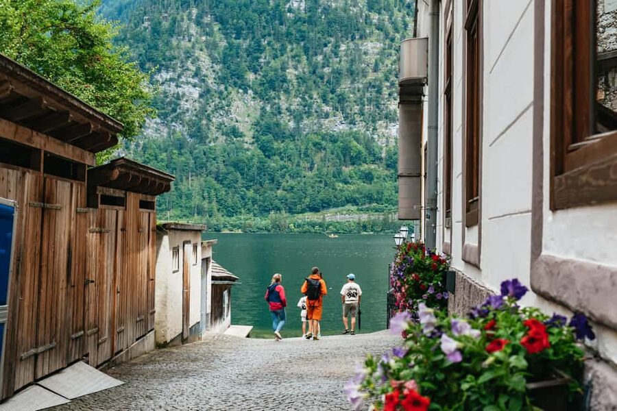 Vienna: Hallstatt Day Trip with Boat Ride Option - Making good use of two to three hours