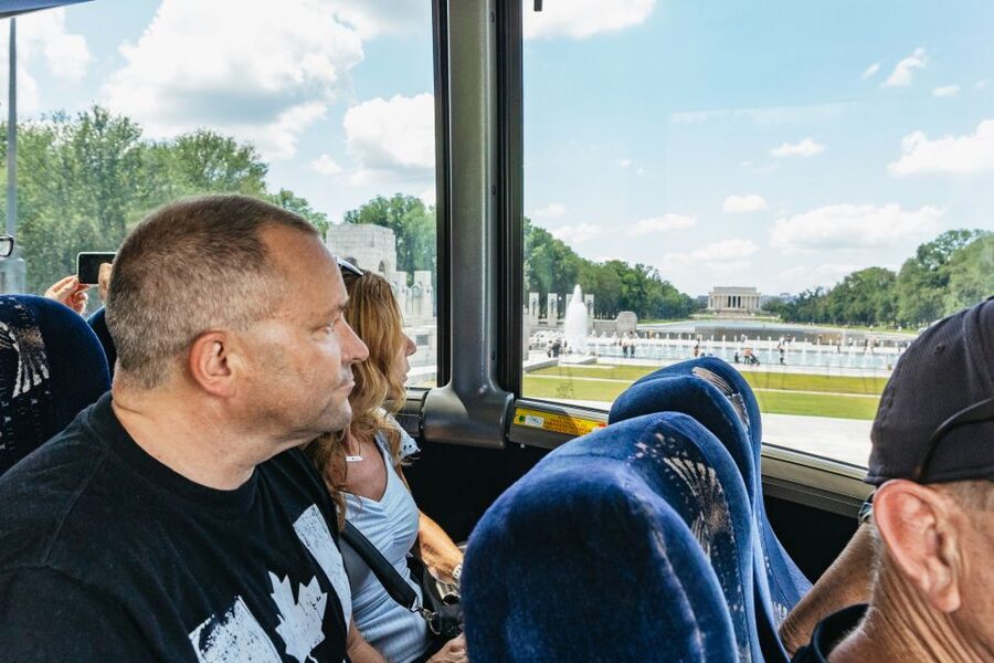 Washington DC Day Trip by Bus from New York City - Lincoln and Jefferson: two different visions of America