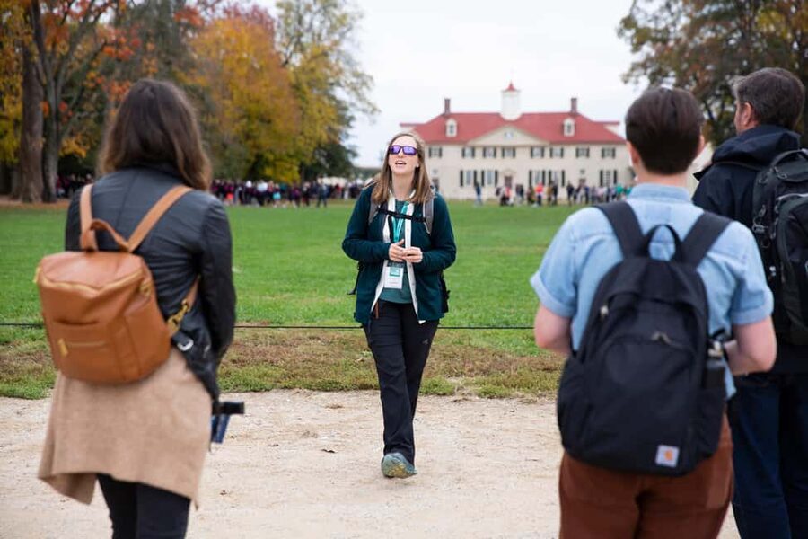 Washington DC: Mt. Vernon Day Trip with River Cruise - The tombs offer a quieter ending