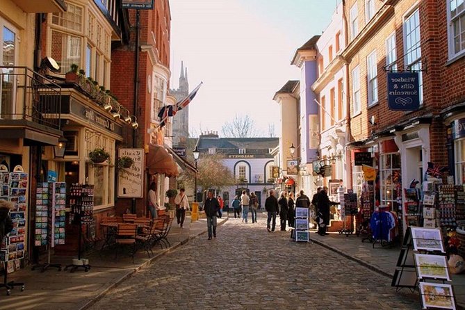 Windsor, Stonehenge and Bath Day Trip from London Spanish - The guide can shape the whole day