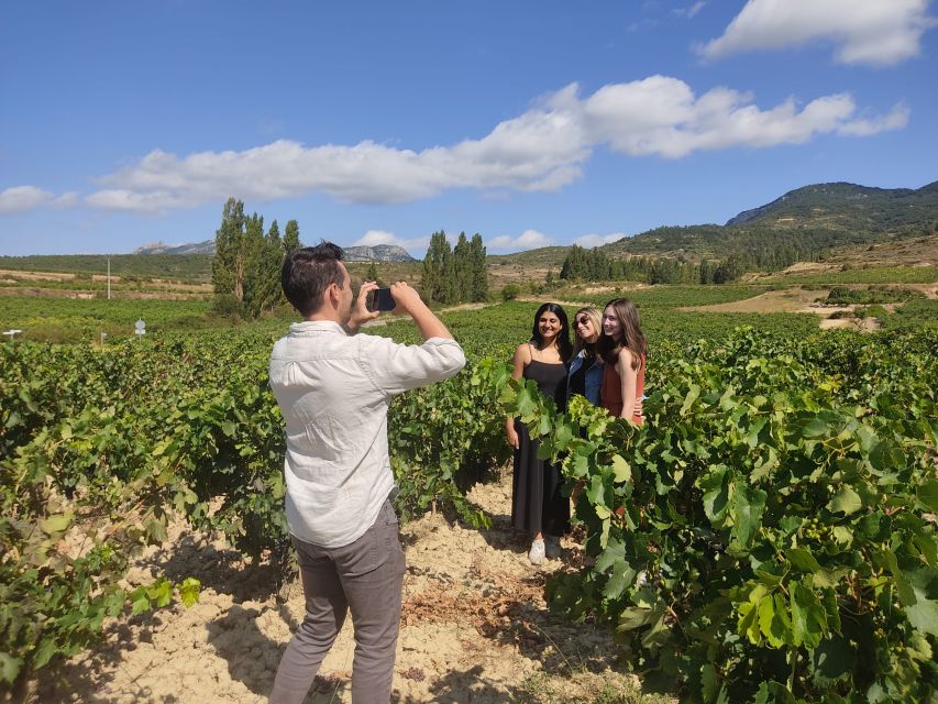 Wine Tour: 2 wineries in La Rioja - Tasting wine without rushing