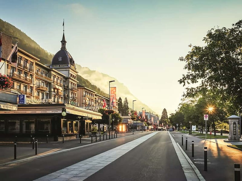 Zurich: Grindelwald, Interlaken & Lauterbrunnen Day Trip - Lauterbrunnen and the walk to Staubbach Falls